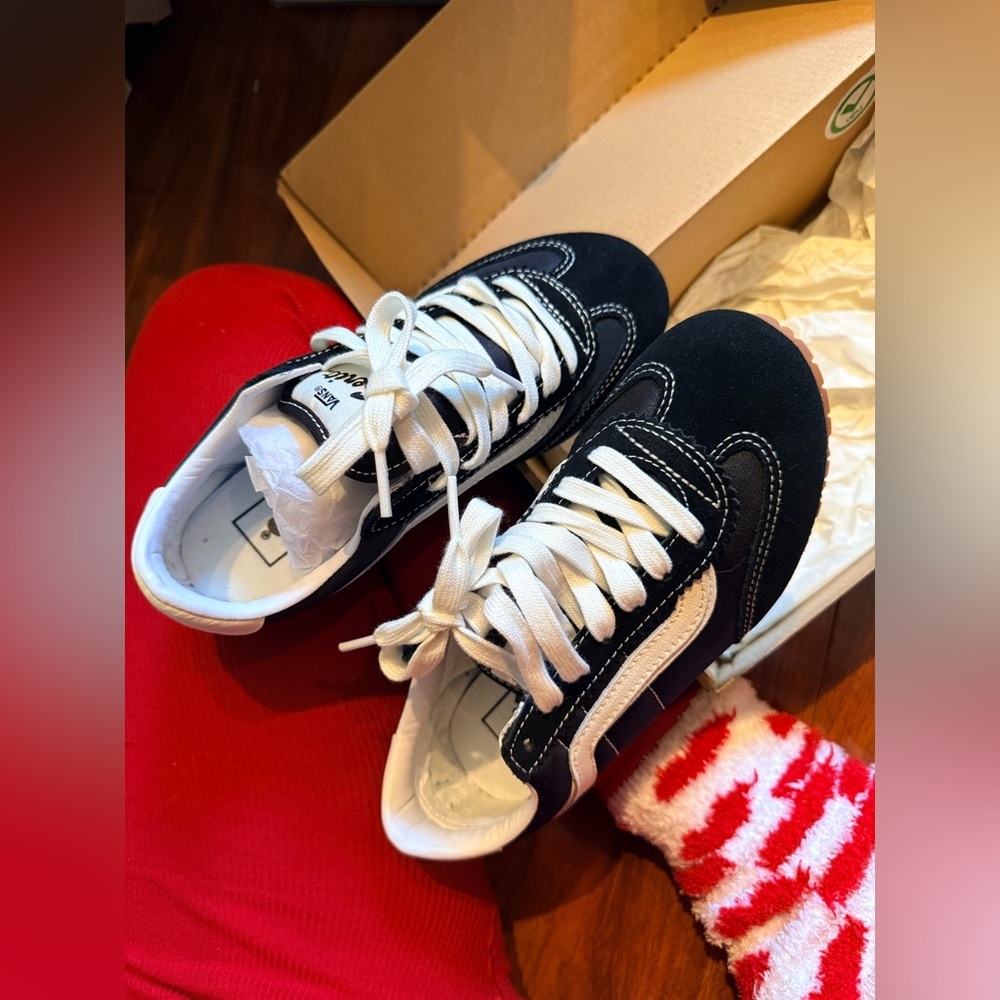 Black and White Low-Top Sneakers - Picture 2 of 8
